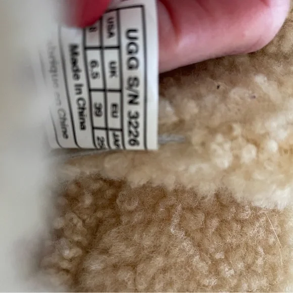 Uggs Fleece Lined Duck Boots 8 - Picture 4 of 4